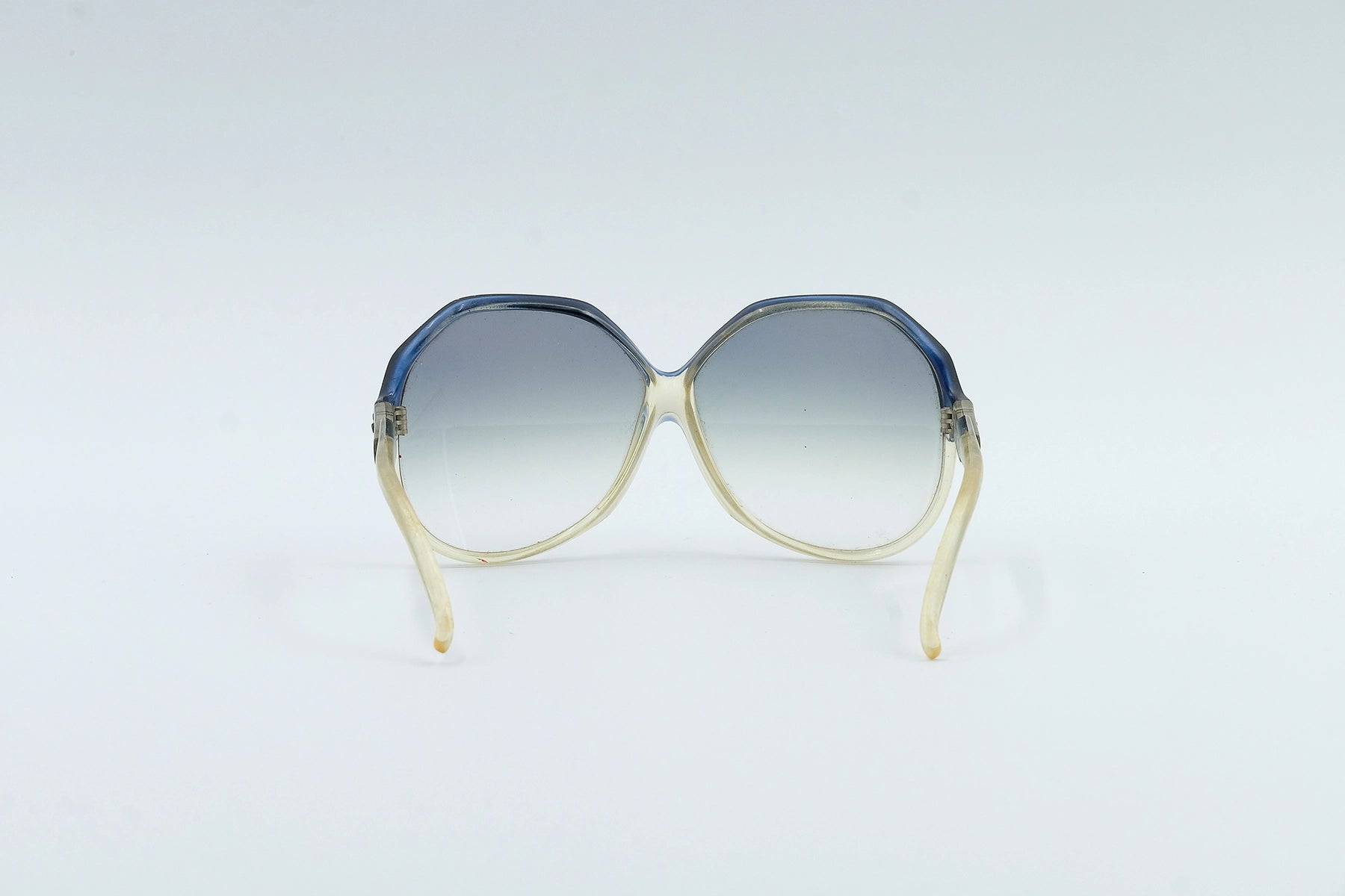 V.Y.I P1605